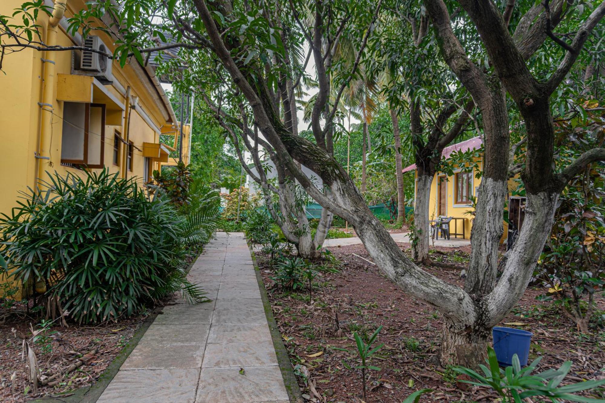 2Bhk At Portuguese Villa By Goaround Homes Anjuna Bagian luar foto